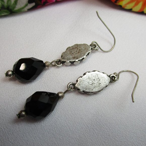 Vintage Black Faceted Bead Dangle Earrings - Picture 5 of 6